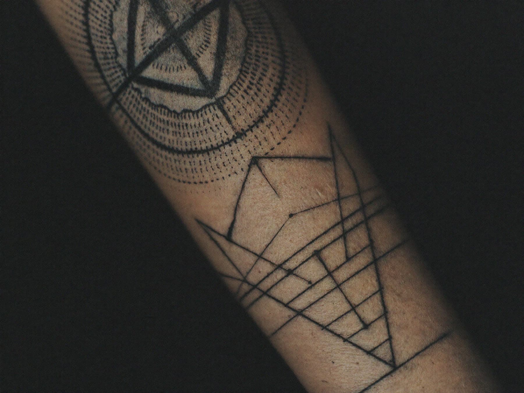 KUTSAL GEOMETRİ — DOTWORK dövme