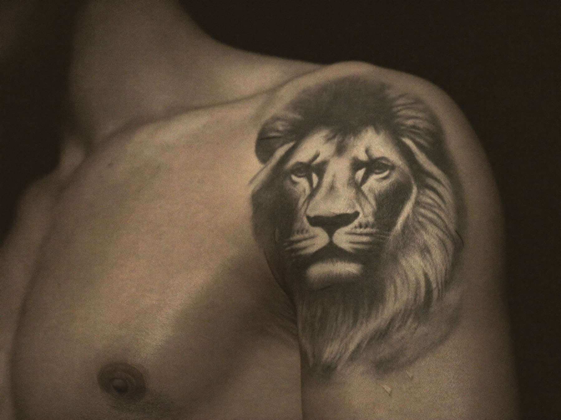 ASLAN — REALİZM dövme